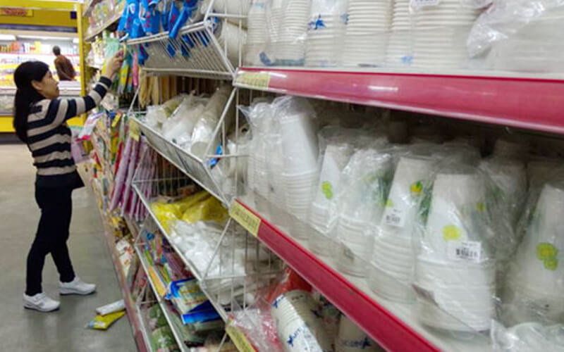 cam-nang-chon-mua-ly-giay-ly-nhua-dung-mot-lan-chat-luong-an-toan